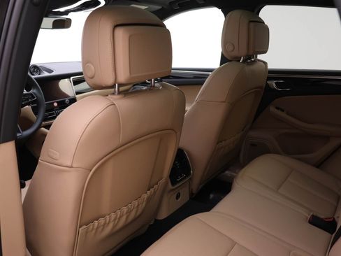 Used 2026 Porsche Macan image 17