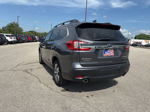 Used 2025 Subaru Ascent Premium AWD/4WD image 3