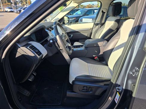 Used 2025 Land Rover Discovery Dynamic SE image 21