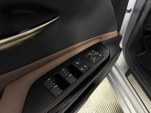 Certified 2025 Lexus ES 300h w/ Premium Package FWD image 32