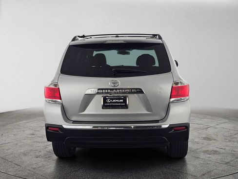 Used 2012 Toyota Highlander Limited w/ Tow Pkg FWD image 4