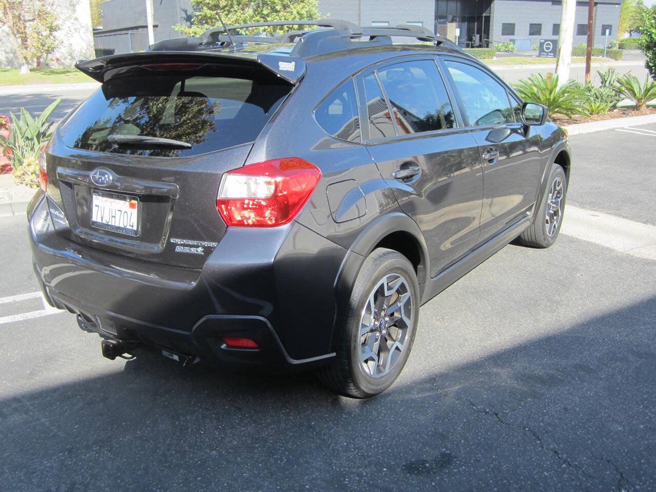 Used 2017 Subaru Crosstrek 2.0i AWD/4WD image 3