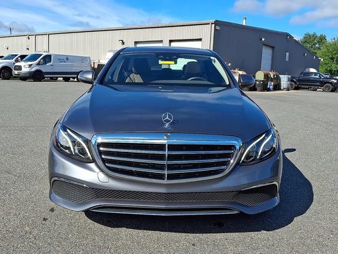 Used 2019 Mercedes-Benz E 300 4MATIC image 2