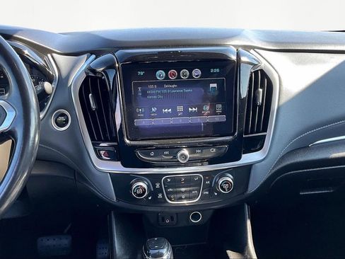 Used 2019 Chevrolet Traverse LT image 6