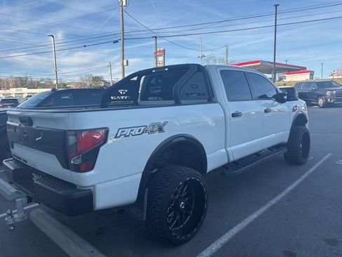 Used 2021 Nissan Titan PRO-4X w/ Pro-4x Convenience Package image 7