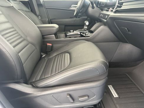 Used 2025 Kia Sportage SX image 41