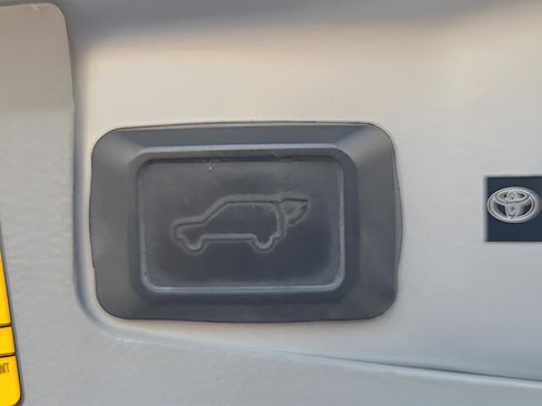 Used 2013 Toyota Highlander Limited image 28