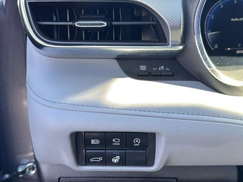 Used 2023 Toyota Highlander Platinum image 12