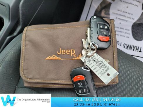 Used 2018 Jeep Wrangler Unlimited Sahara image 23