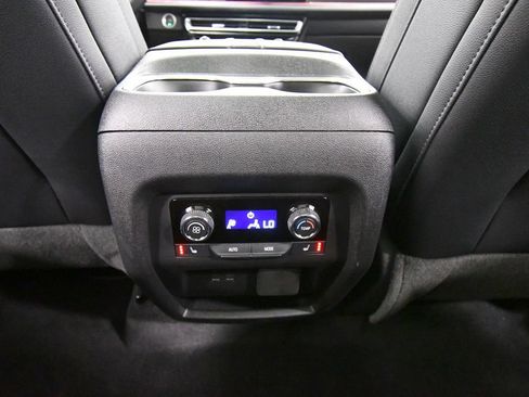 Used 2024 Chevrolet Traverse RS AWD/4WD image 17