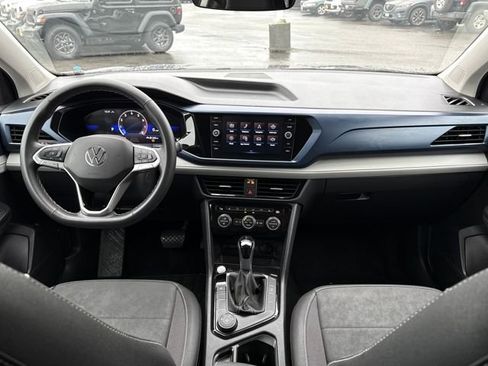 Used 2024 Volkswagen Taos SE image 12