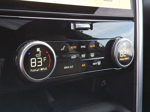 Used 2025 Land Rover Discovery S image 14