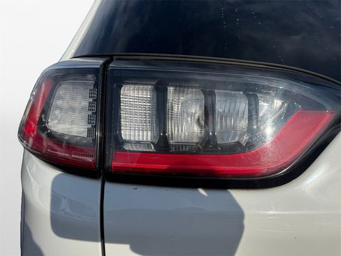 Certified 2023 Jeep Cherokee Altitude Lux image 21