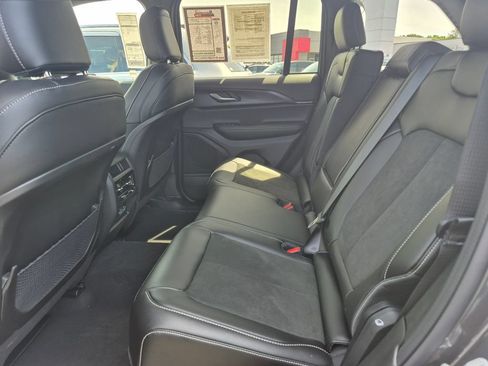 Used 2025 Jeep Grand Cherokee Altitude AWD/4WD image 24