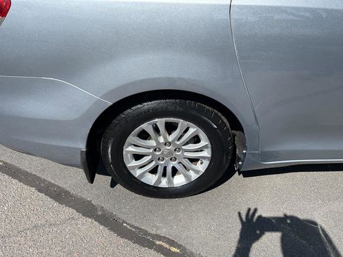 Used 2012 Toyota Sienna XLE image 32