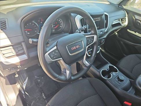 Used 2024 GMC Terrain SLE FWD image 10