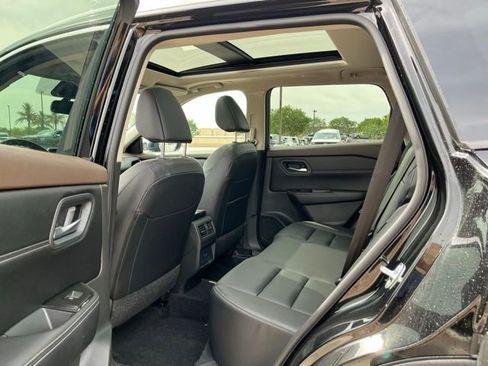 Used 2023 Nissan Rogue SL AWD/4WD image 11
