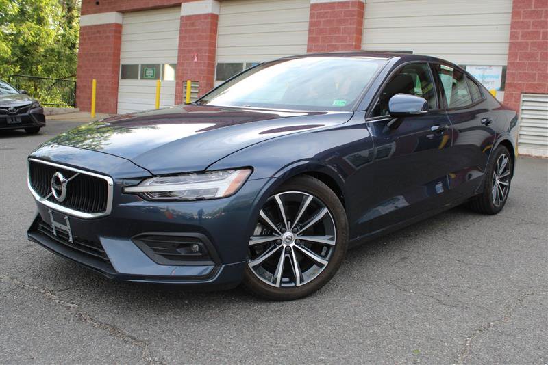 Used 2021 Volvo S60 T5 Momentum FWD image 1