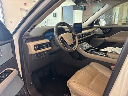 Certified 2022 Lincoln Aviator Reserve w/ Equipment Group 201A AWD/4WD image 12