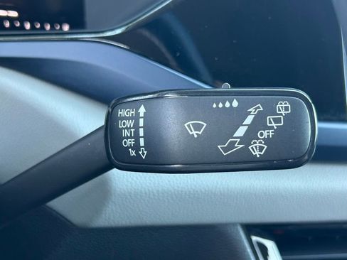 Certified 2023 Volkswagen Taos SE FWD image 27