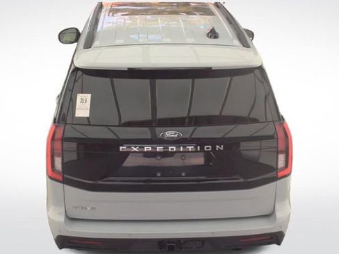 Used 2025 Ford Expedition Active AWD/4WD image 10