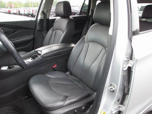 Used 2019 Buick Envision Essence image 16