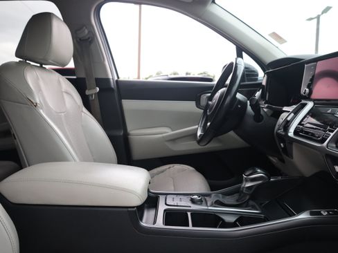 Used 2023 Kia Sorento S w/ Panoramic Sunroof Package FWD image 18