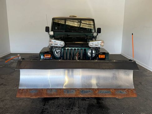 Used 2000 Jeep Wrangler Sahara AWD/4WD image 2