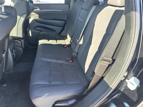 Used 2017 Jeep Grand Cherokee Laredo w/ Quick Order Package 23E image 11