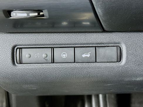 Used 2023 Nissan Pathfinder SL image 16