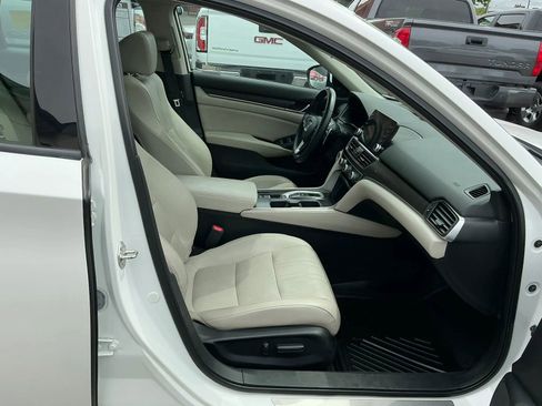 Used 2018 Honda Accord Touring image 21