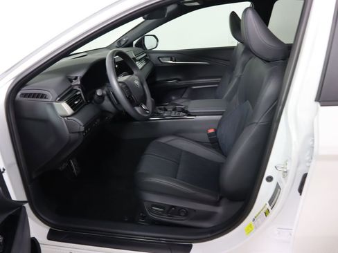 Used 2025 Toyota Camry XSE w/ Premium Package image 19