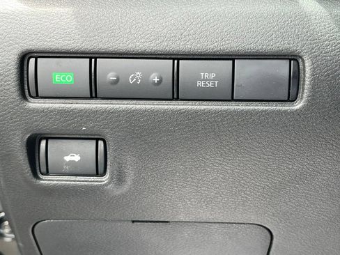 Used 2022 Nissan Sentra SV FWD image 19