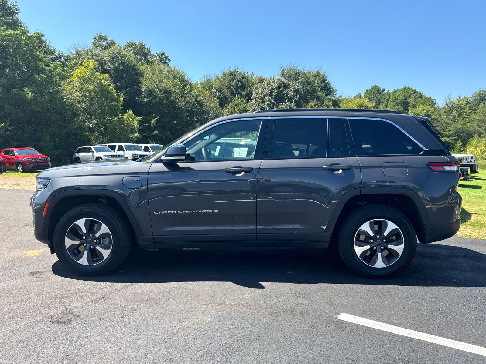 Used 2024 Jeep Grand Cherokee Limited 4xe AWD/4WD image 8