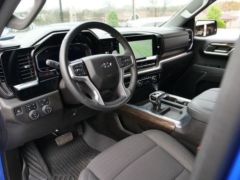 Used 2025 Chevrolet Silverado 1500 RST AWD/4WD image 2