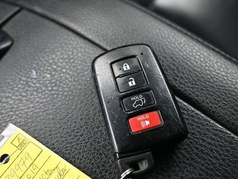 Certified 2019 Toyota Highlander XLE image 17