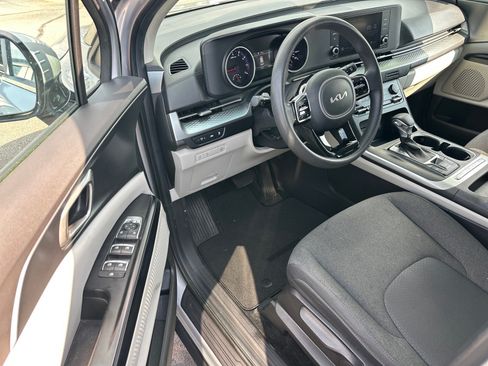 Used 2023 Kia Carnival LX FWD image 8