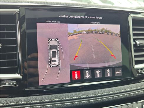 Used 2023 Chrysler Pacifica Limited w/ Uconnect Theater Family Group AWD/4WD image 32