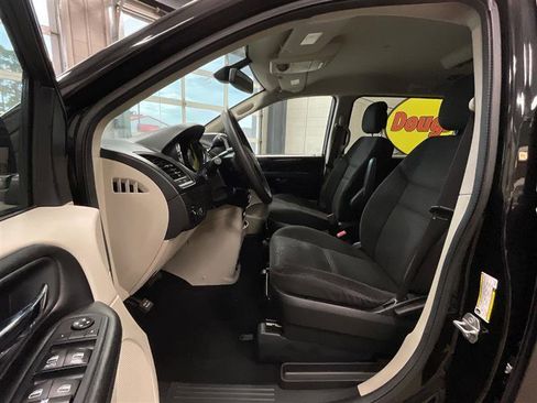 Used 2020 Dodge Grand Caravan SE image 11