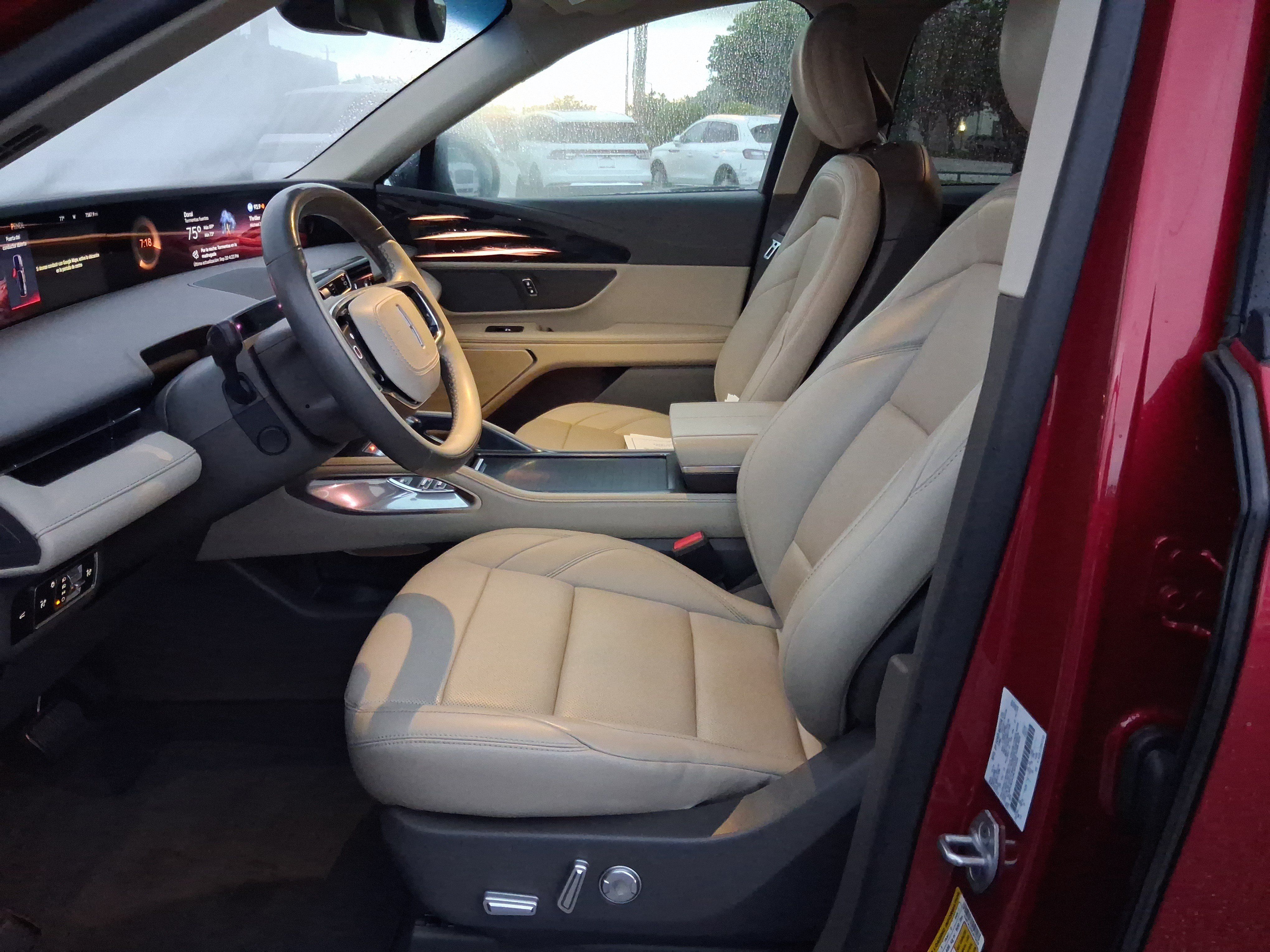 Used 2024 Lincoln Nautilus Premier AWD/4WD image 12