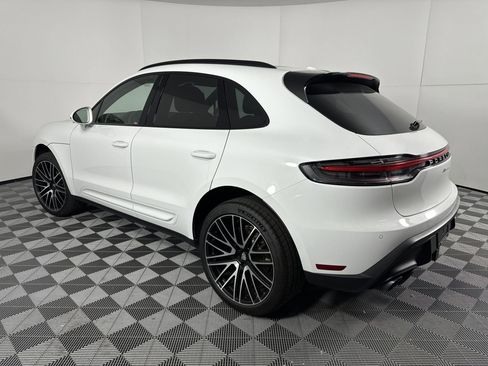Certified 2025 Porsche Macan image 3