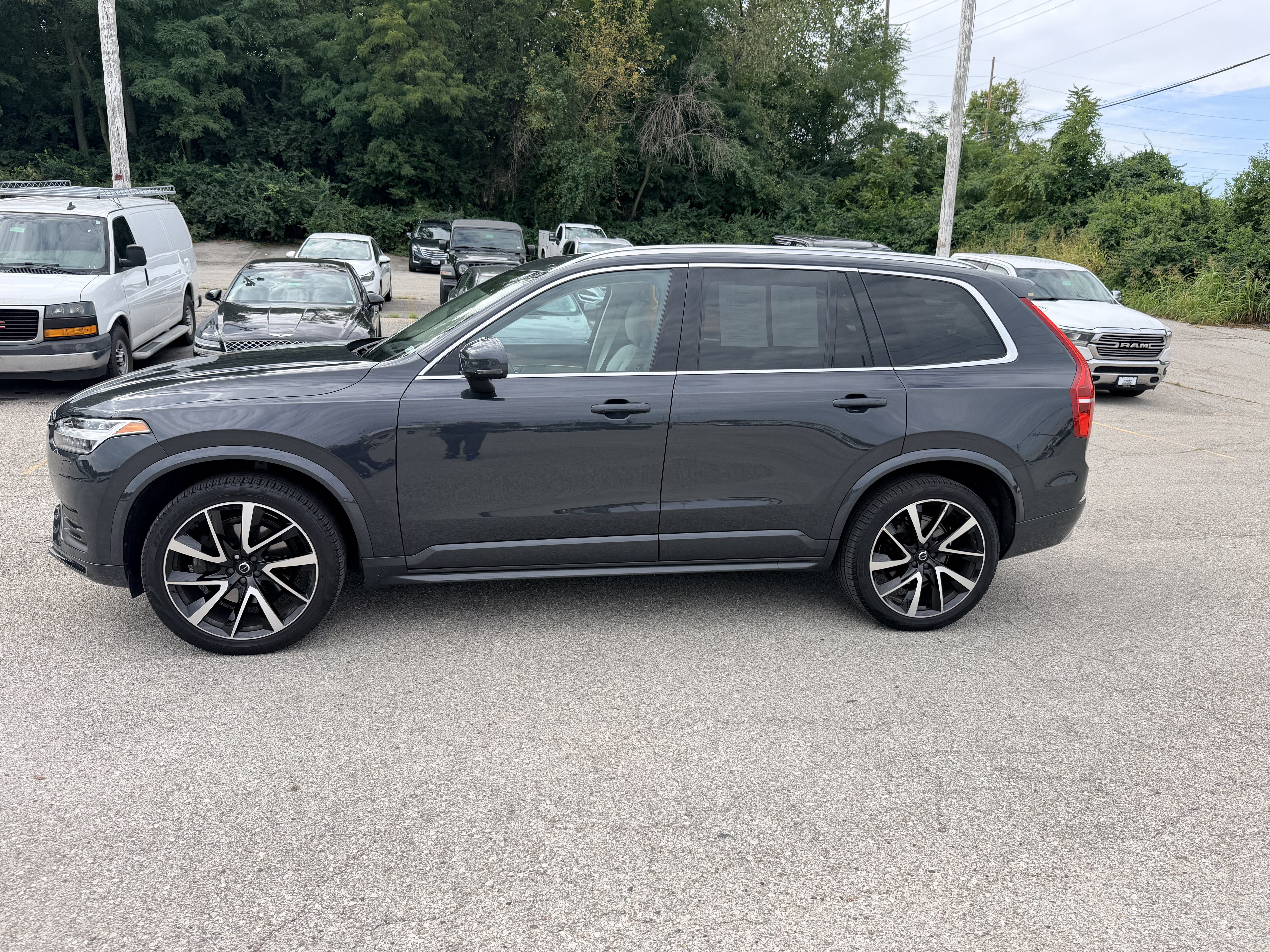 Used 2021 Volvo XC90 T6 Momentum w/ Advanced Package AWD/4WD image 3