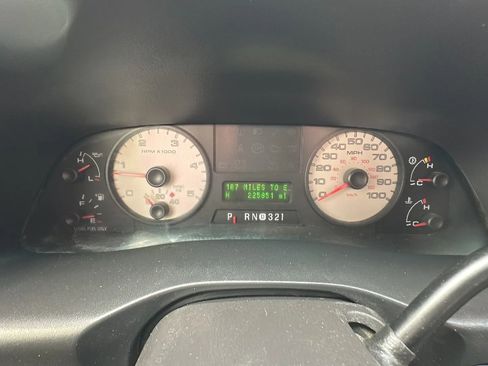Used 2005 Ford F250 Lariat image 12