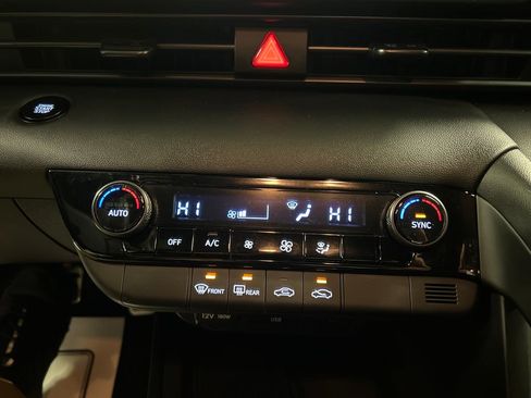 Used 2025 Hyundai Elantra Sport image 17