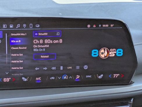 Used 2025 Chevrolet Traverse LT image 25