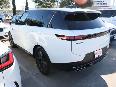 Used 2024 Land Rover Range Rover Sport SE image 8