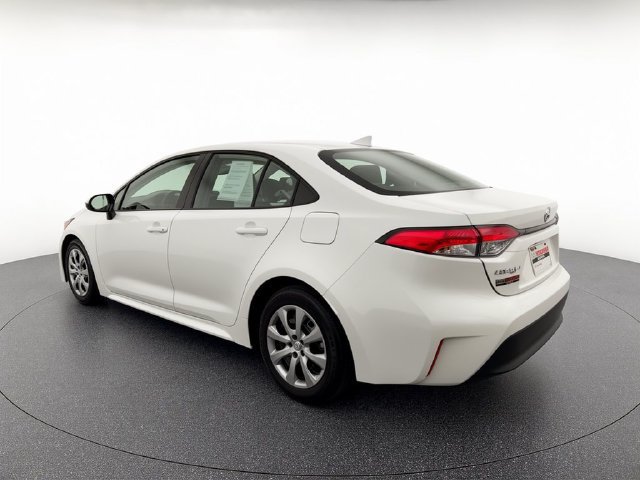 Used 2025 Toyota Corolla LE w/ Convenience Package FWD image 4