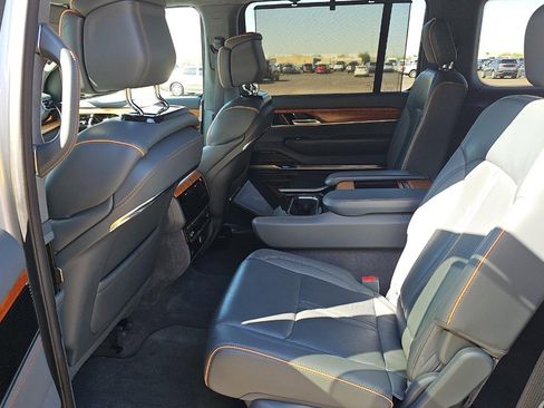 Used 2022 Jeep Grand Wagoneer Series II w/ Convenience Group III AWD/4WD image 10