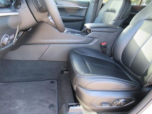 New 2025 Jeep Grand Cherokee L Limited w/ Black Appearance Package image 16