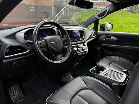 Used 2019 Chrysler Pacifica Limited w/ Advanced Safetytec Group image 9